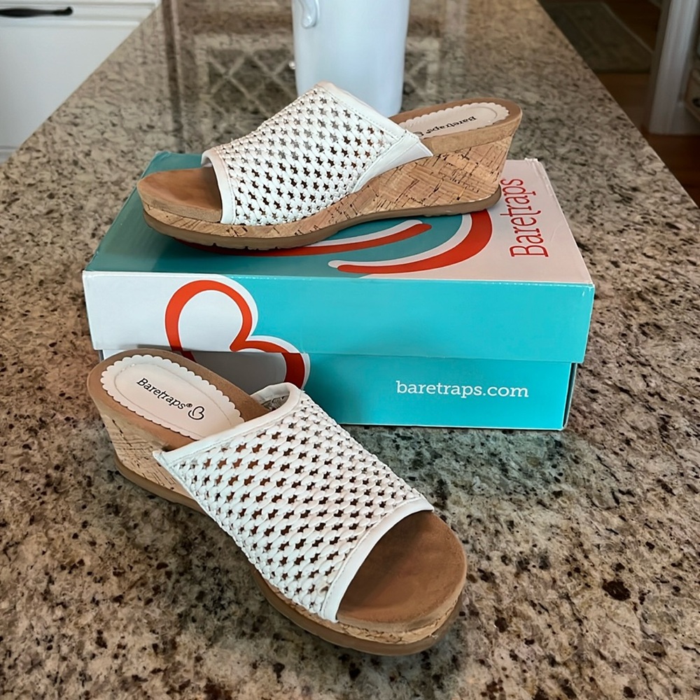 Bear Traps white cork wedge sandal. Size 71/2